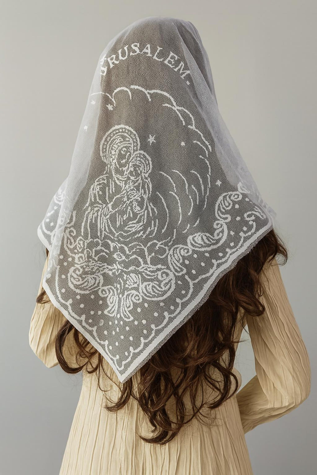 Maryam White Embroidered Mantilla – Catholic Chapel Veil, Traditional Mass Veil — photo 2