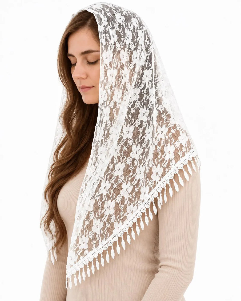 Avielle White Lace Mantilla