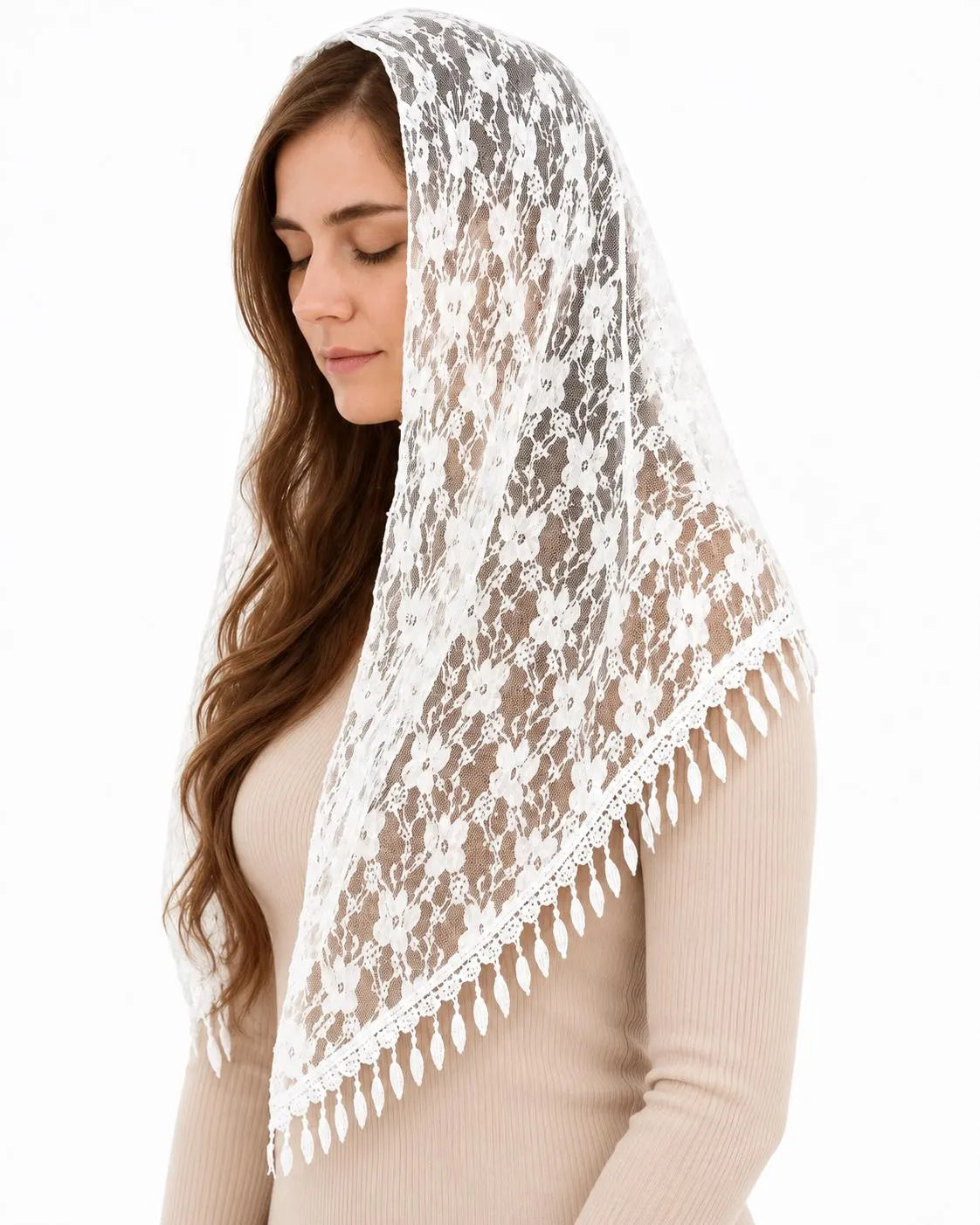 Avielle White Lace Mantilla